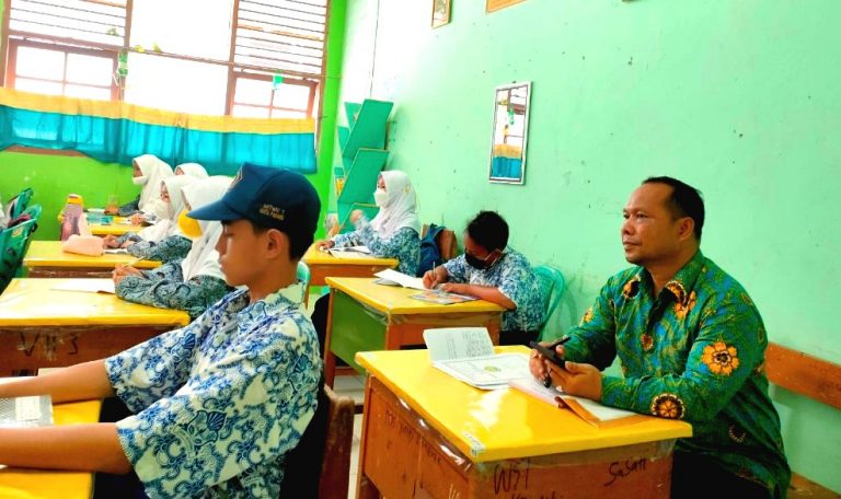 Perkuat Mutu dan Kualitas Pendidikan, Kepala MTsN 1 Padang Afrizal Gelar Supervisi