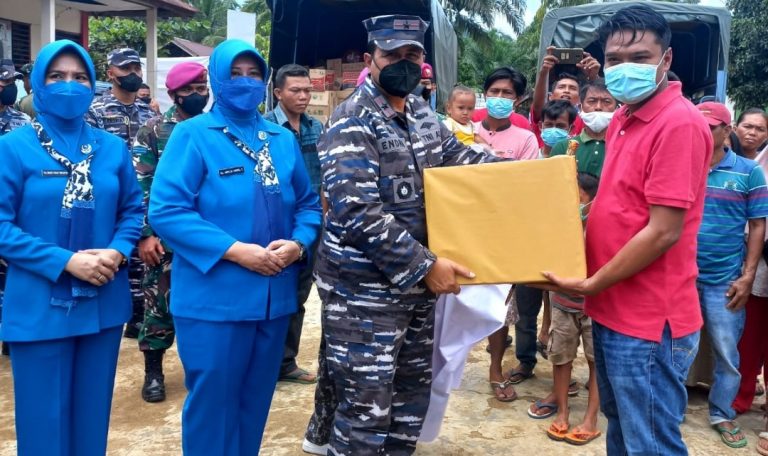 Danlantamal II Padang Salurkan Bantuan Korban Gempa Pasaman Barat 