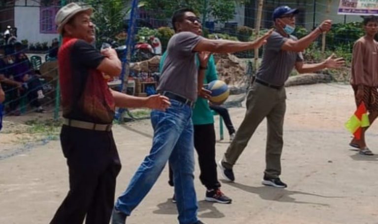 Sekum PBVSI Kota Padang Resmi Buka Liga Voli Remaja Kota Padang 2022