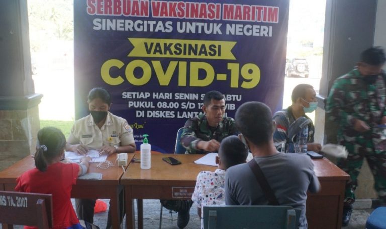 Putus Rantai Penyebaran Covid-19, Nakes Lantamal II Terus Laksanakan Vaksinasi 