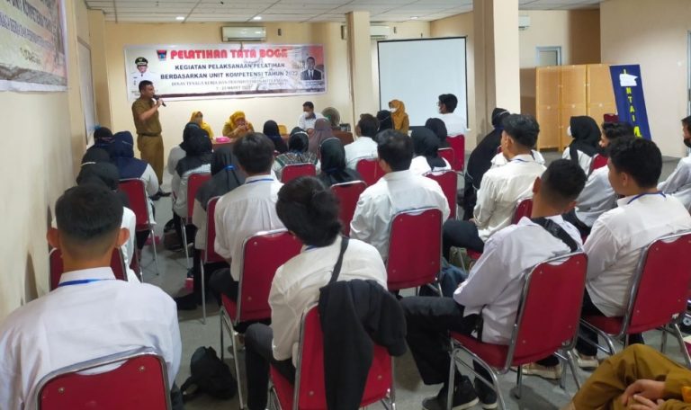 Disnakerin Padang Beri Puluhan Tenaker Pelatihan Tata Boga dan Barista