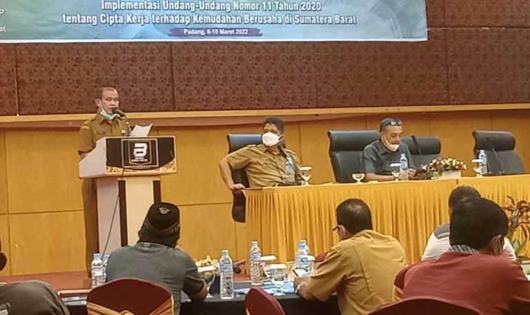 Zarfi Deson Manfaatkan Pokir DPRD Sumbar untuk Pelaku Usaha Pahami Kebijakan Pelayanan Perizinan OSS