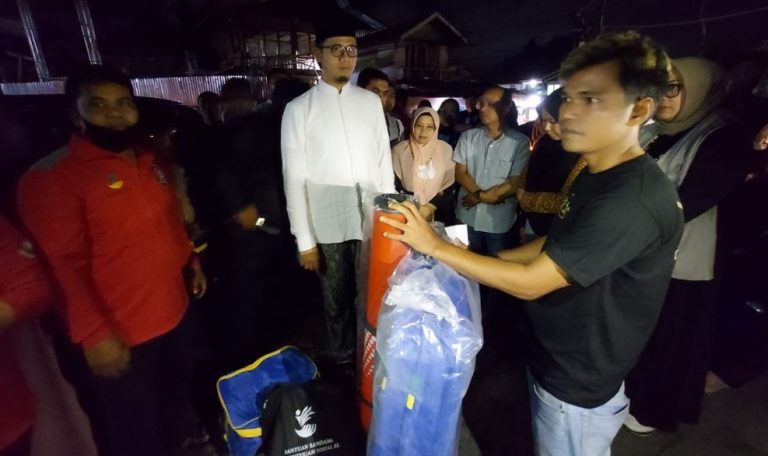 Cepat Tanggap, Wako Bukittinggi dan Baznas Bantu Korban Kebakaran