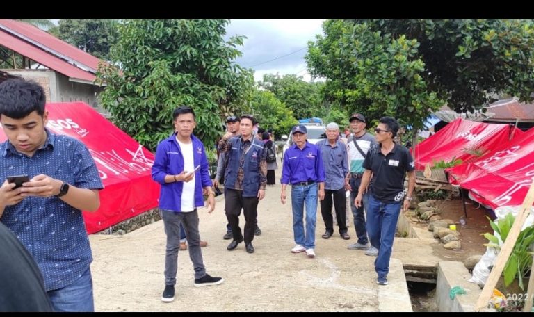 Jajaran DPD Partai Nasdem Bukittinggi dan Sayap Garnita Malahayati  Salurkan Bantuan Korban Gempa Pasbar 