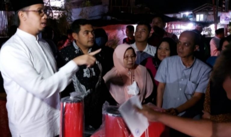Respon Cepat Wako Erman Safar Kunjungi Korban Kebakaran Bypass Anak Aia