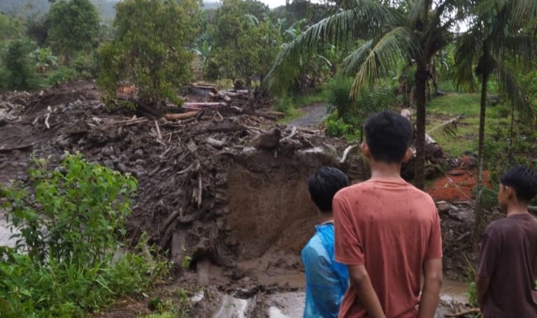 Dua Unit Jembatan di Nagari Kajai Pasbar Putus 