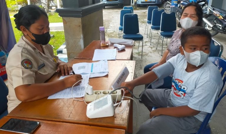 Nakes Lantamal II Terus Laksanakan Vaksinasi untuk Memutus Rantai Penyebaran Covid-19 