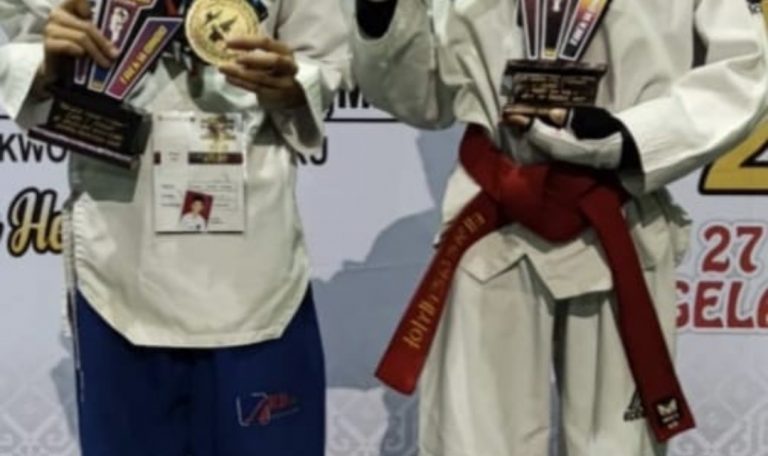 Dua Taekwondoin Bersaudara Raih Medali Emas di Jam Gadang Open 2022 