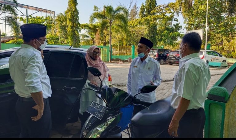 Pengawas Manajerial Syafrullah Turun Tinjau UM MTsN 1 Padang