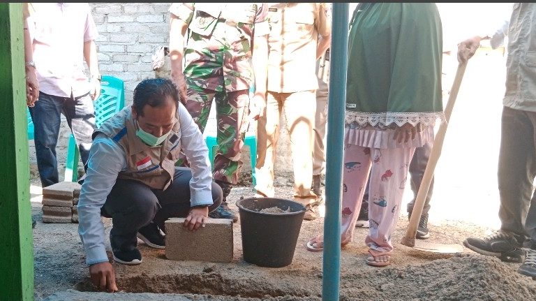 YBM PLN UPK Teluk Sirih Bedah Rumah Warga Serentak di 5 Lokasi PLTU Sumbagsel