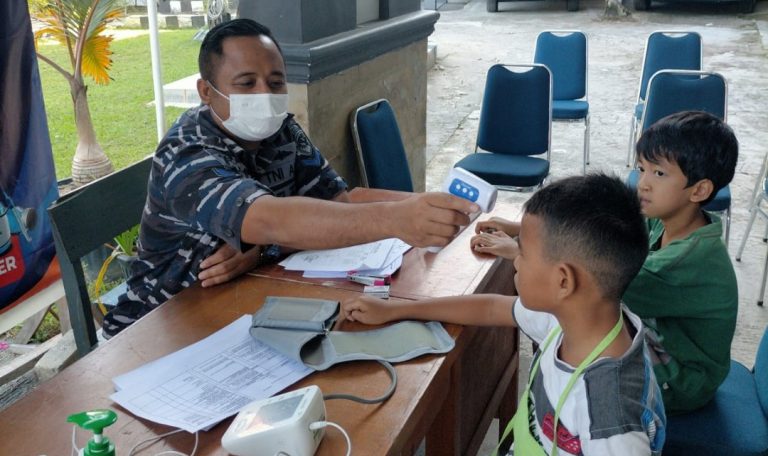Walaupun Sudah Melandai, Nakes Lantamal II Tetap Laksanakan Vaksinasi Covid-19 