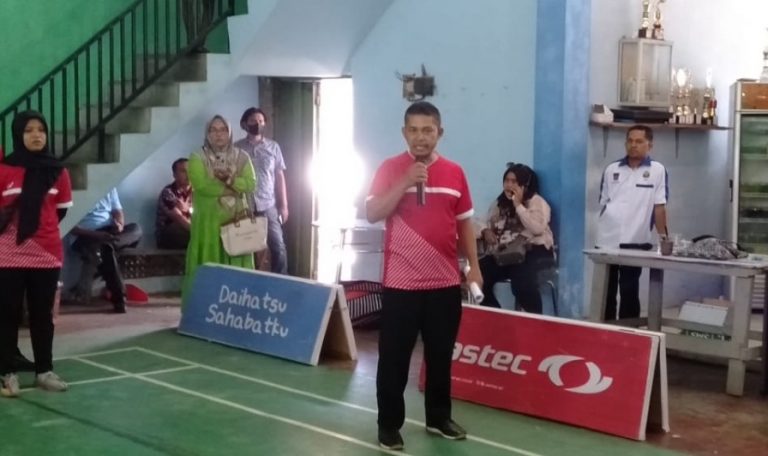 Ketua PBSI Sumbar Tabuh Kejuaraan Mahmuda Cup VI-2022,  Libatkan 218 Pebulutangkis se Sumatera