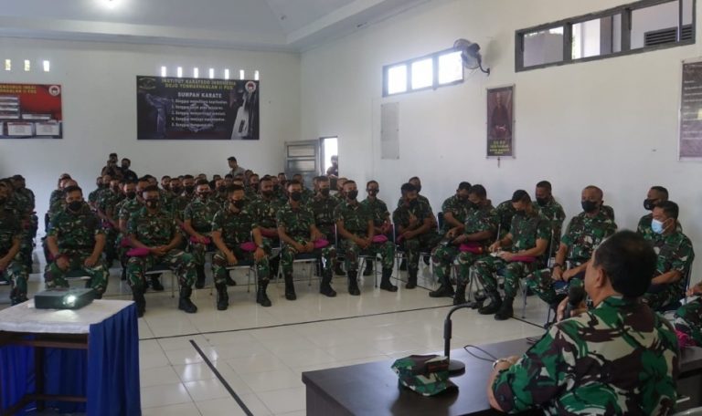 Danlantamal II Padang Memotivasi Prajurit Yonmarhanlan II 