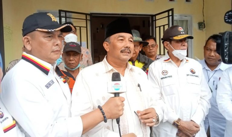 Ramadhan Tiba, Bupati  Benny Minta Warga Korban Bencana Jalankan Ibadah Penuh Hikmah