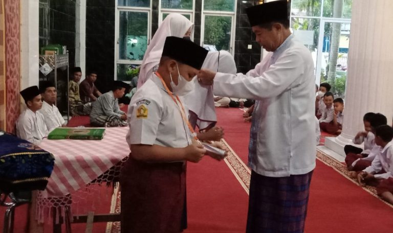 Pengurus Masjid Al Iman Buka Pesantren Ramadhan 1443 H,  Suardi:  Pentingnya Etika Sopan Santun dalam Rutinitas Kehidupan 