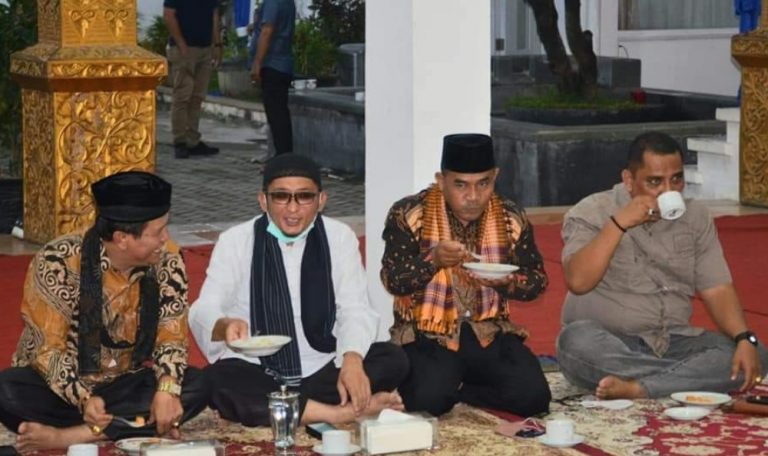 Wako Padang Bukber dengan LPM, Hendri Septa: LPM Berperan Penting untuk Kemajuan Pembangunan Kota 