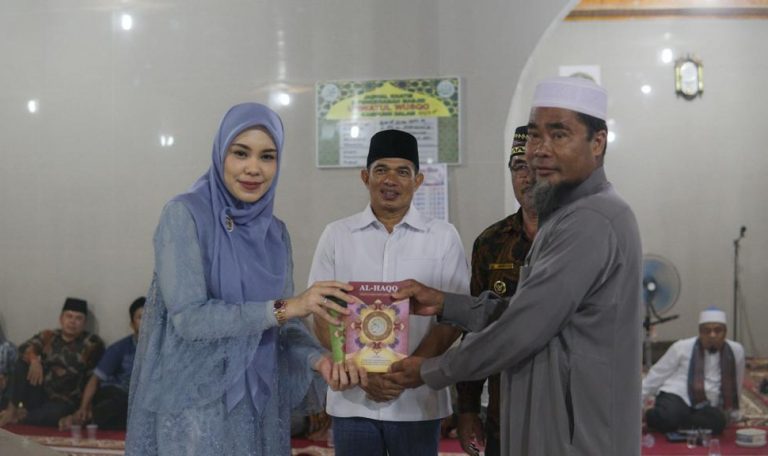Safari Ramadhan, Athari Kucurkan Miliaran Rupiah di Kampung Dalam dan Silongo Sijunjung