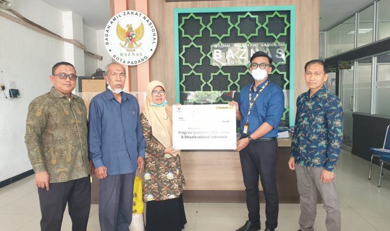 Maybank Syariah KCS Padang Salurkan Bantuan Sosial lewat Baznas dan ACT Sumbar