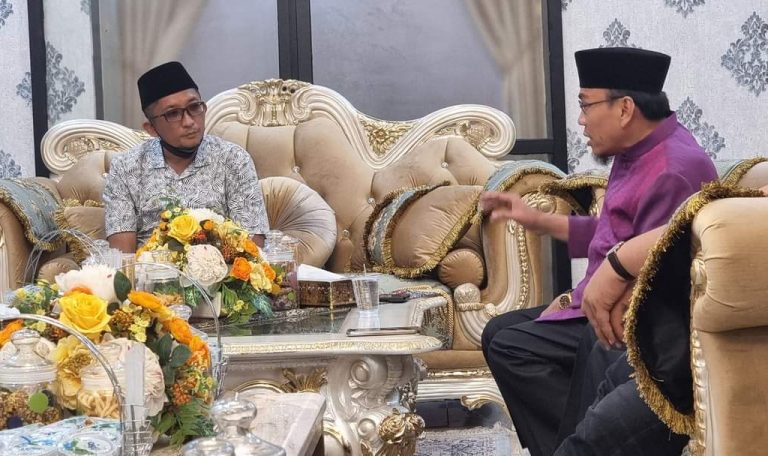 Dengarkan Nasehat Ulama, Walikota Padang Hendri Septa Mundur