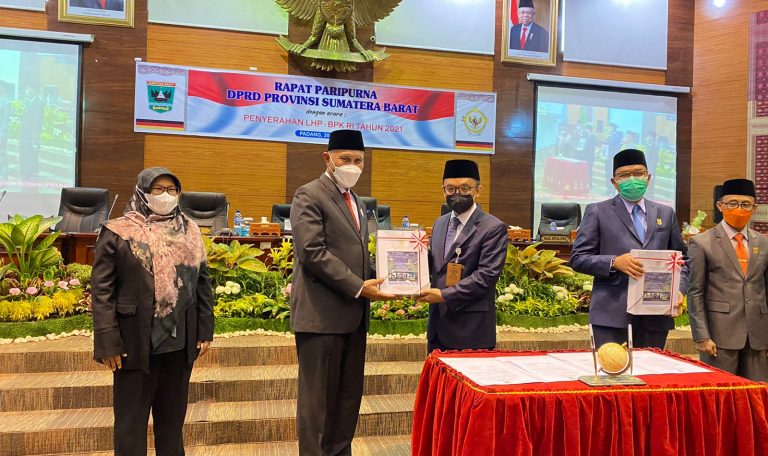 Sepuluh Kali Berturut-turut, Gubernur Mahyeldi Pertahankan Opini WTP