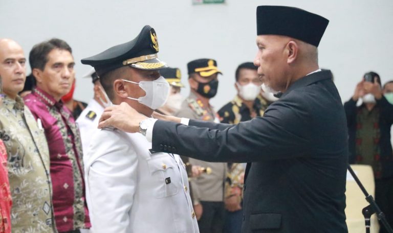 Gubernur Mahyeldi Lantik Matinus Dahlan jadi Pj Bupati Kepulauan Mentawai