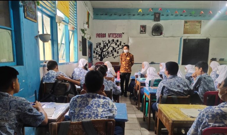 MTsN 1 Padang Kembali Buka Belajar  Tatap Muka dalam Kelas 