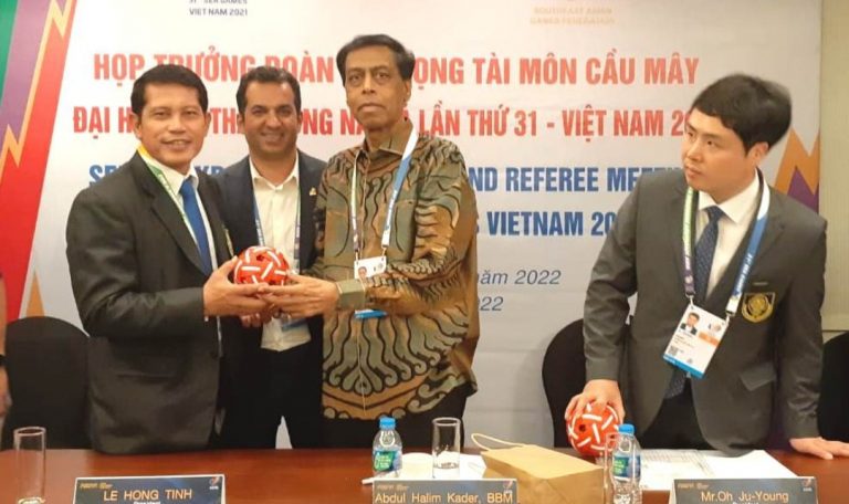 Syafrizal Bakhtiar Terima Penghargaan Pegiat Sepaktakraw Asia Tenggara Terbaik