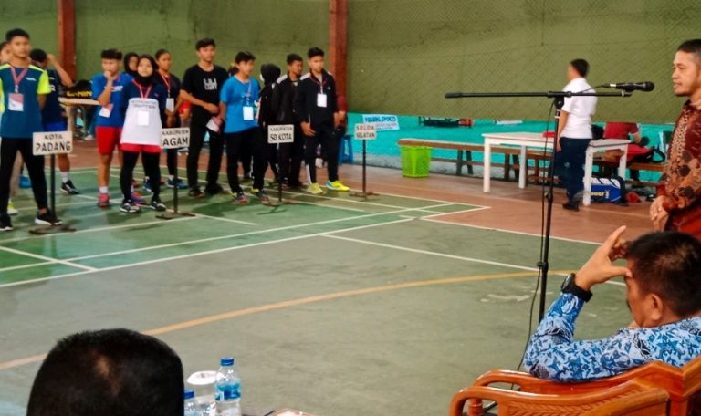 Wakili Ketum PBSI Sumbar, Erianto  Motivasi Atlet Peserta Popda Sumbar 2022 ,