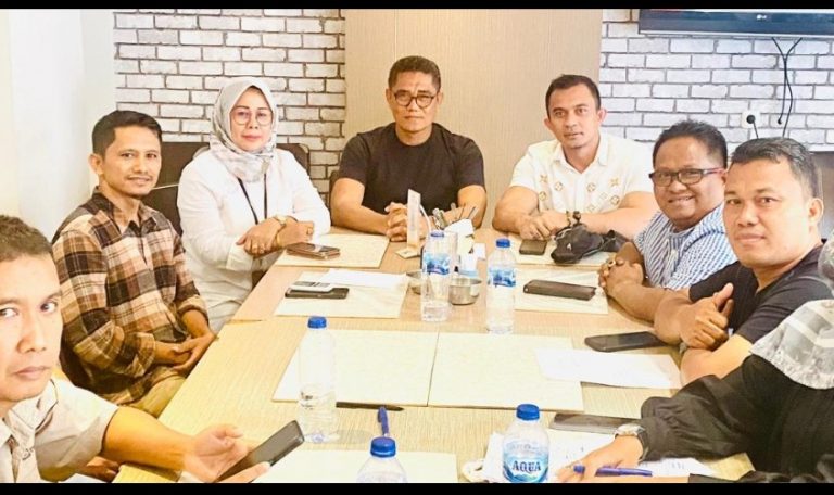 Ketua Himpunan Olahraga Millenial Diding Grimon Diamanahi Sekum Alumni SMAN 5 Padang 