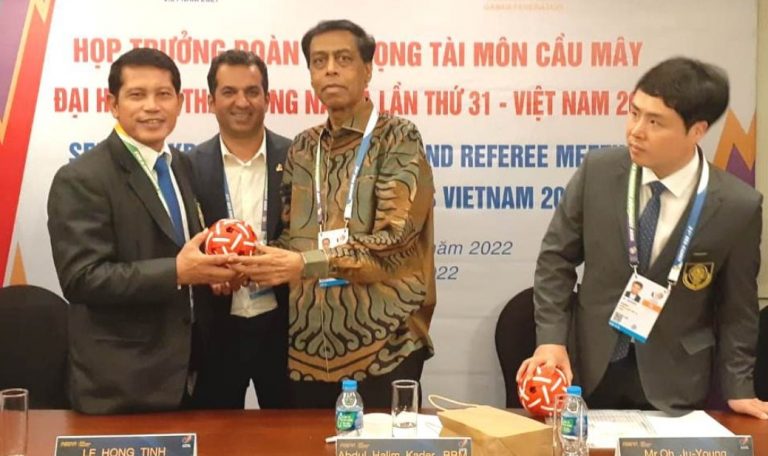 Syafrizal Bakhtiar Terima Penghargaan Pegiat Sepaktakraw Asia Tenggara Terbaik