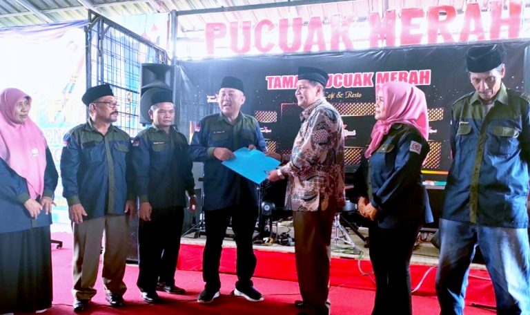 Ketua DPD LPM Padang Serahkan SK LPM Gunung Pangilun,  Irwan Basir : LPM Bukan Bawahan Lurah