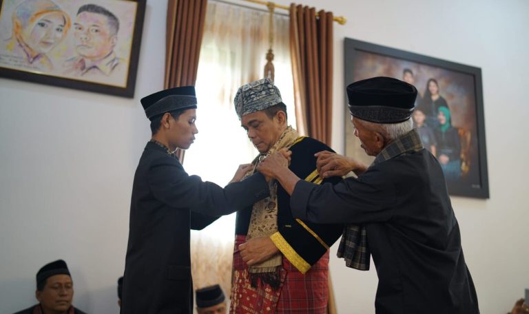 Pimpin Kaum Suku Koto Nan Baranam, Irjen. Pol. Angesta Romano Yoyol Bergelar Datuak Bagindo Sati