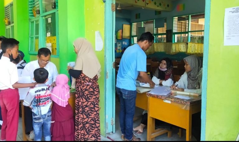 Maksimalkan Pelayanan Daftar Ulang PPDB MTsN 1 Padang, Panitia Buka Dua Posko 