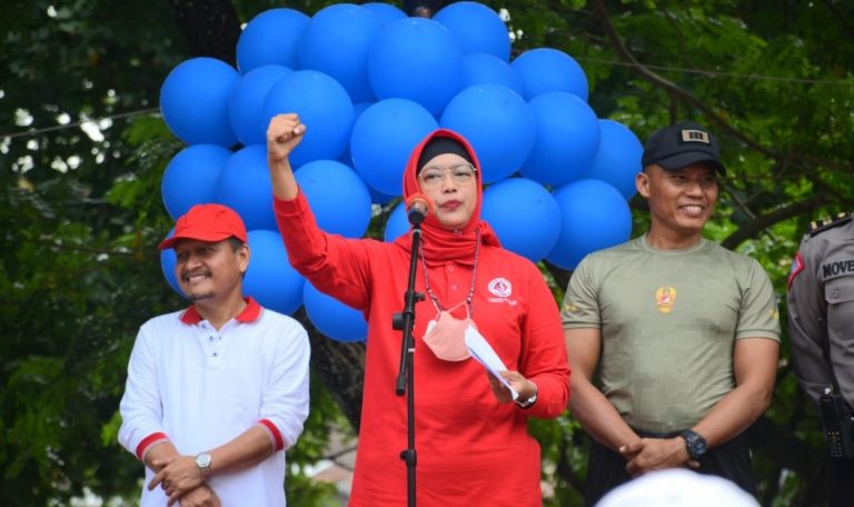 Roadshow di Padang Selatan, Ketua YJI Ny. Genny Hendri Septa Ajak Warga Hidup Sehat, Bugar dan Produktif