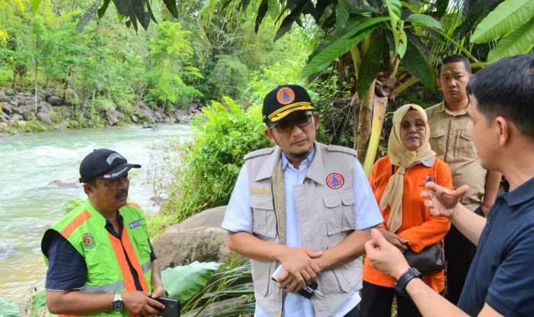 Wako Hendri Septa Pimpin Pencarian 3  Siswa SMK Terseret Arus Sungai, Dua Korban Ditemukan
