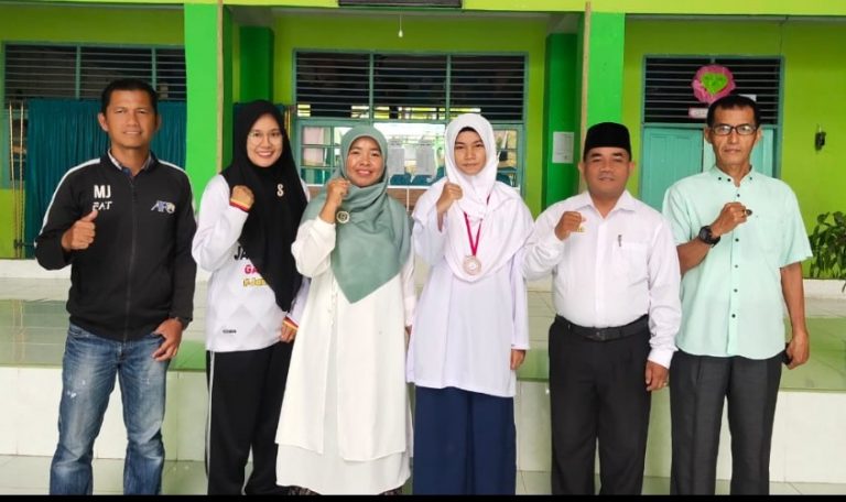 Cabang Karate O2SN 2022,  Atlet MTsN 1 Padang Zyfa Khairani Raih Perunggu