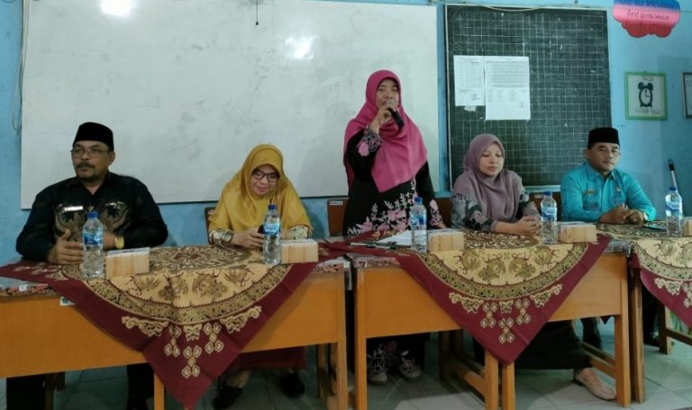 Kepmad MTsN 1 Padang Idra Putri Motivasi Tiga Guru Muda dari UNP