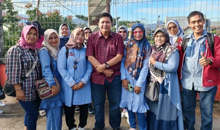 Lepas Tour Wisata Alumni SMEA 1 Padang, Irwan Basir :Alumni Menyambung Kembali Tali Silaturahmi 