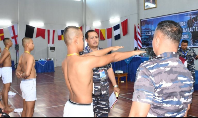 Belasan Calon Taruna Akademi Angkatan Laut Panda Padang Lolos Selekda