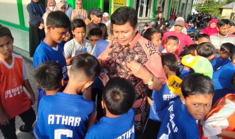 Irwan Basir Lepas Rombongan SSB Balai Baru Ikuti Turnamen SSB se-Sumatera 