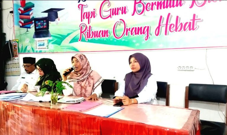 Pimpin Rapat Matangkan Persiapan PBM 22/23, Idra Putri Minta Guru Jaga Kebersamaan 