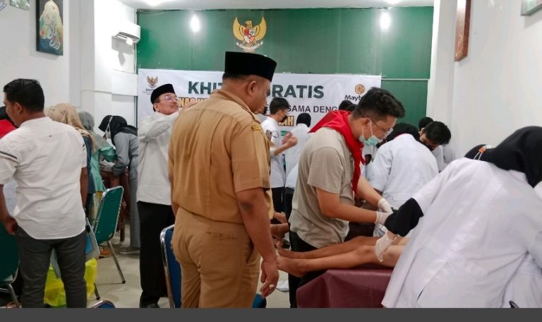 Baznas Padang Khitan Gratis Ratusan Bocah dari Keluarga Kurang Mampu