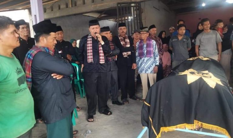 Penghulu Suku Jambak Nan Batujuh Nagari Pauh IX Lepas Almarhumah Rosneli ke Peristirahatan Terakhir 