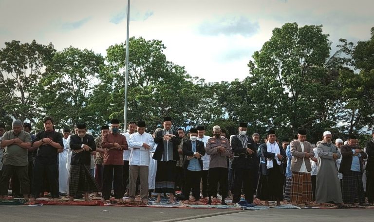 Minggu, Wako Bukittinggi Laksanakan Shalat Idul Adha 1443 H di Lapangan Kantin