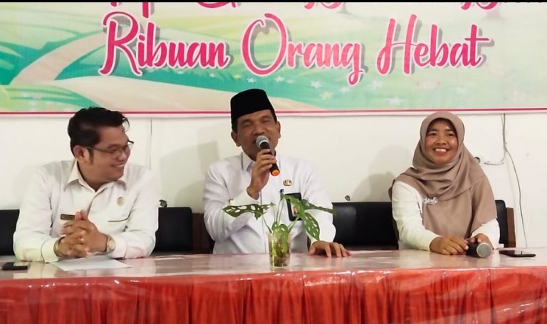 Helmi Kakanwil Kemenag Sumbar Lakukan Pembinaan Terhadap Warga MTsN Padang