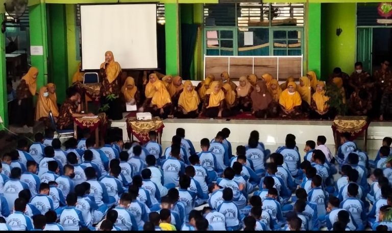 Plt Kepala MTsN 1 Padang Idra Putri Buka MATSAMA TP. 2022/2023