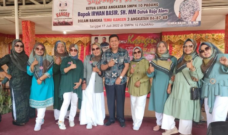 Hadiri Reuni 3 Angkatan Alumni SMPN 10 Padang, Irwan Basir : Reuni Mempererat Hubungan Silaturahmi Sesama Alumni