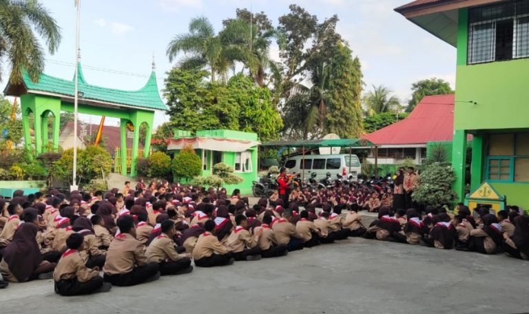 Bentuk Karakter Kemandirian Siswa, MTsN 1 Padang Giatkan Ekskul Pramuka