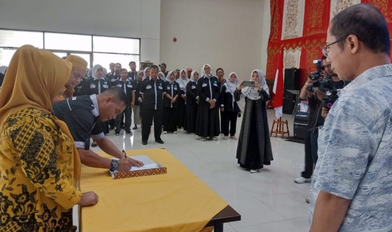 Ketua IKA SMPN 11 Padang Dilantik, Diharapkan Dapat Berkontribusi pada Almamater 
