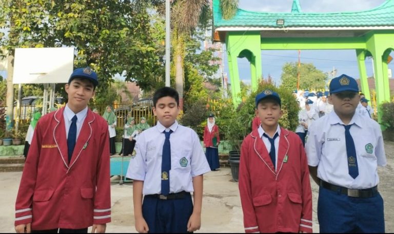 Persembahkan Kado Terindah Awal Tahun 1444 H, 4 Siswa MTsN 1 Padang Diganjar  Reward
